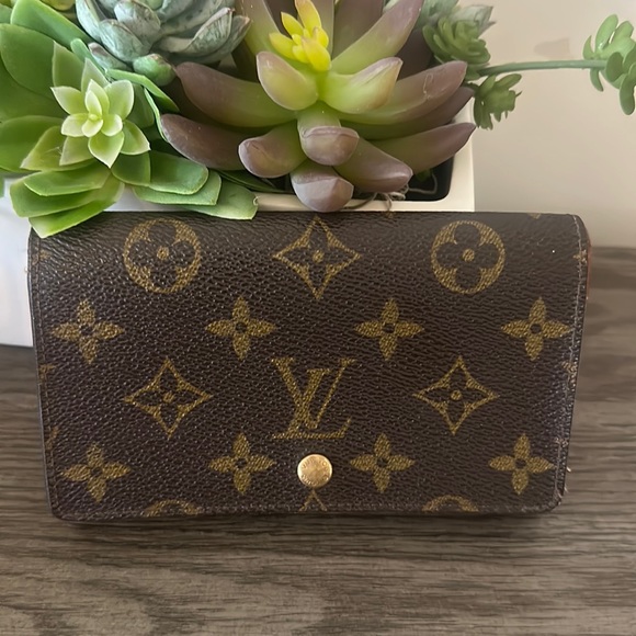 Louis Vuitton Tresor Trifold Monogram Wallet - Picture 2 of 13